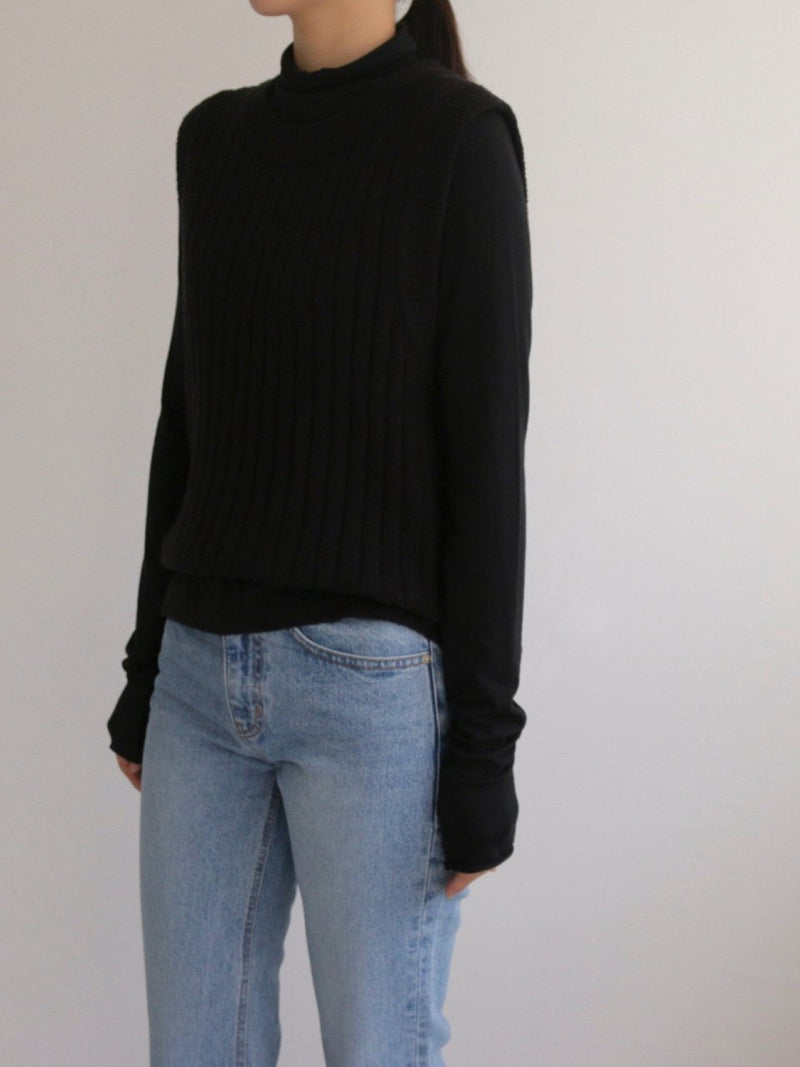 BOUCLE WOOL ROUND NECK KNIT VEST