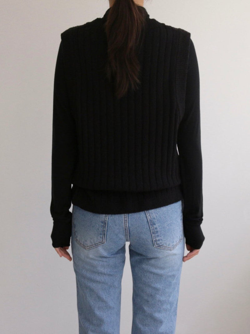 BOUCLE WOOL ROUND NECK KNIT VEST