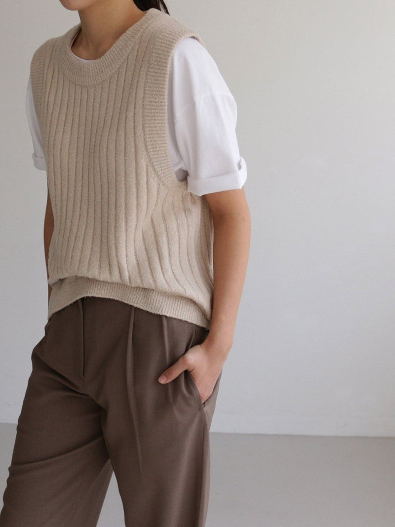 BOUCLE WOOL ROUND NECK KNIT VEST
