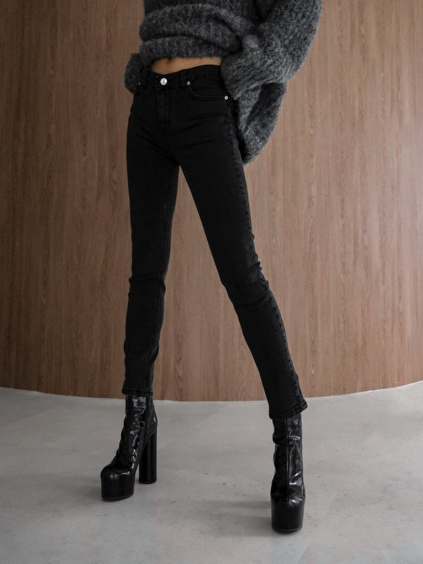 CLASSIC BLACK SKINNY JEANS