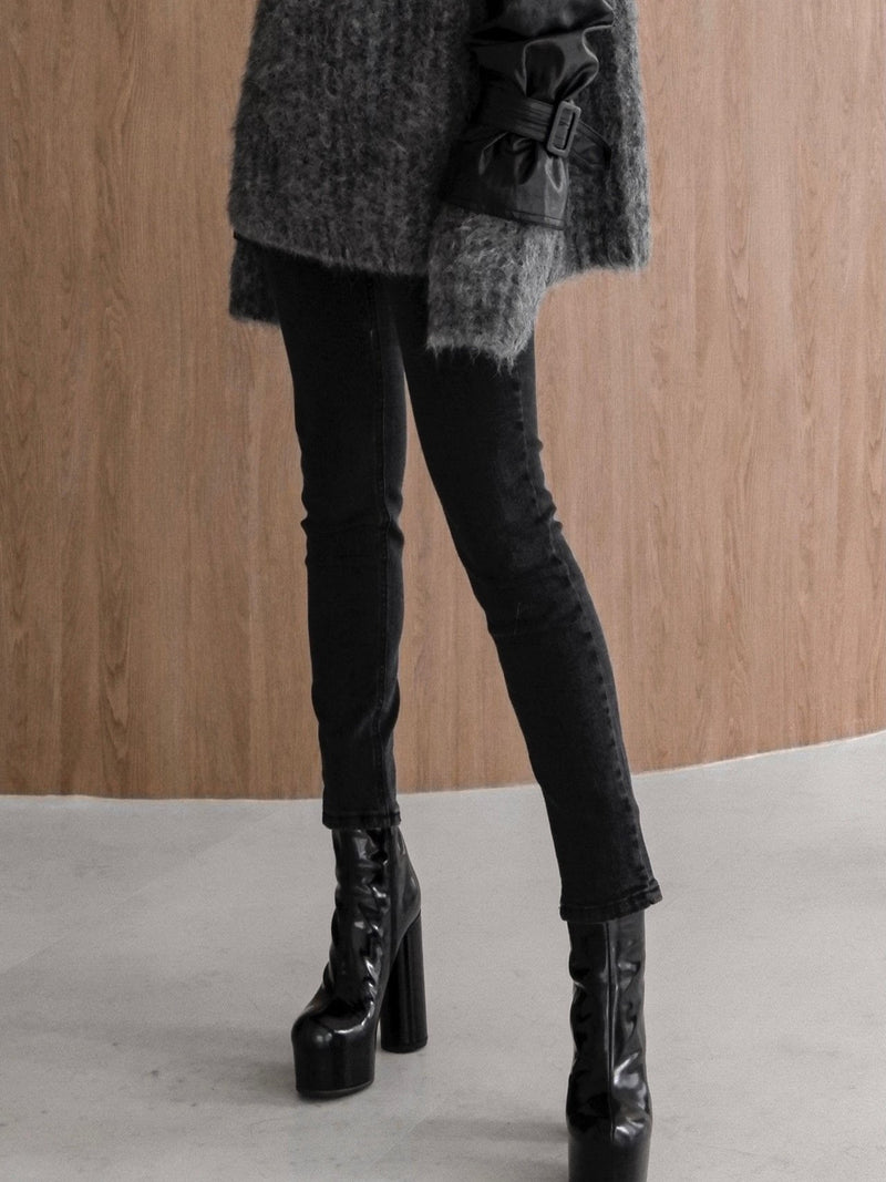 CLASSIC BLACK SKINNY JEANS