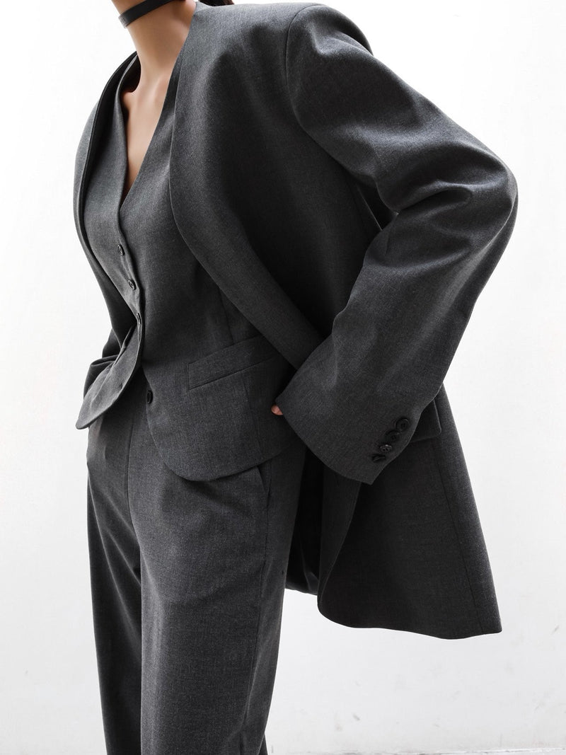 CLASSIC COLLARLESS TAILORED BLAZER