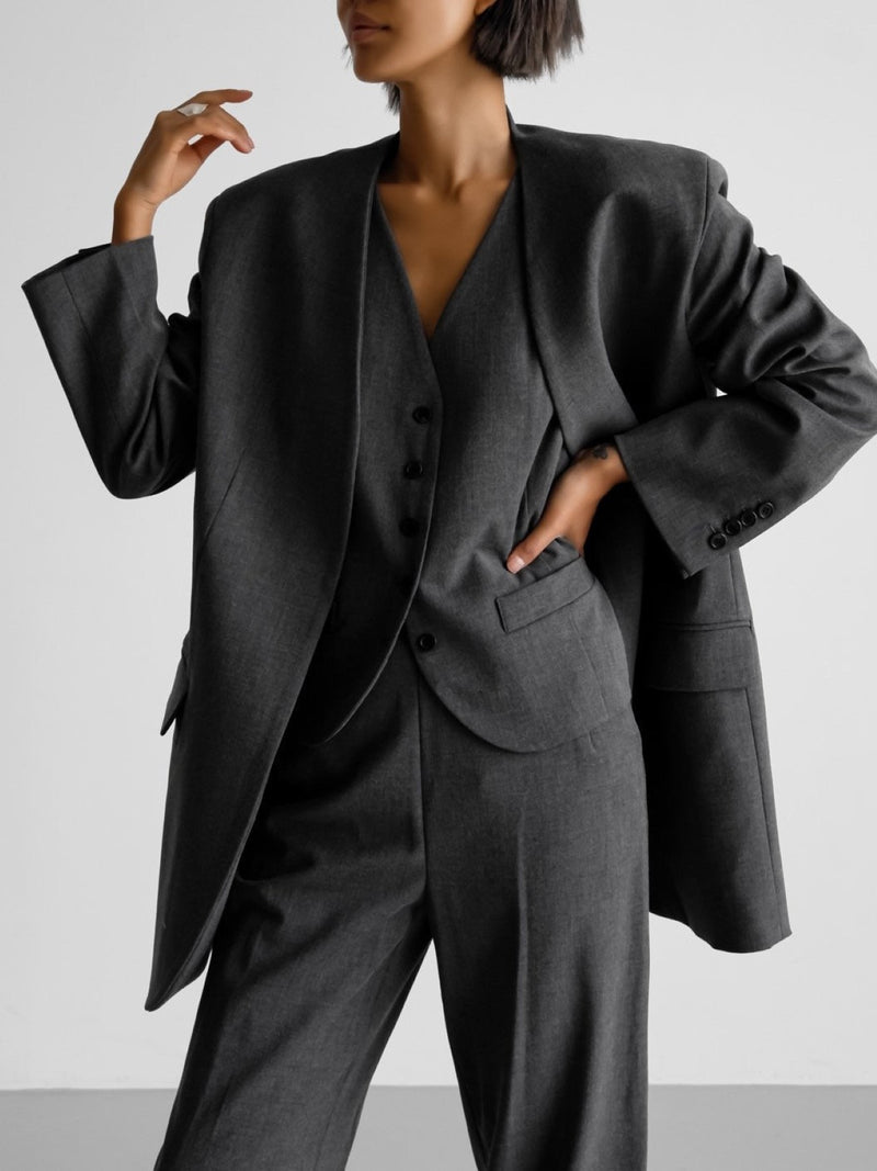 CLASSIC COLLARLESS TAILORED BLAZER
