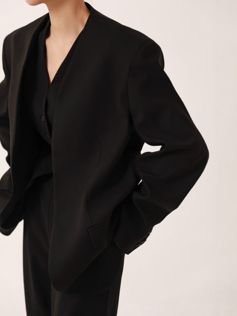 CLASSIC COLLARLESS TAILORED BLAZER