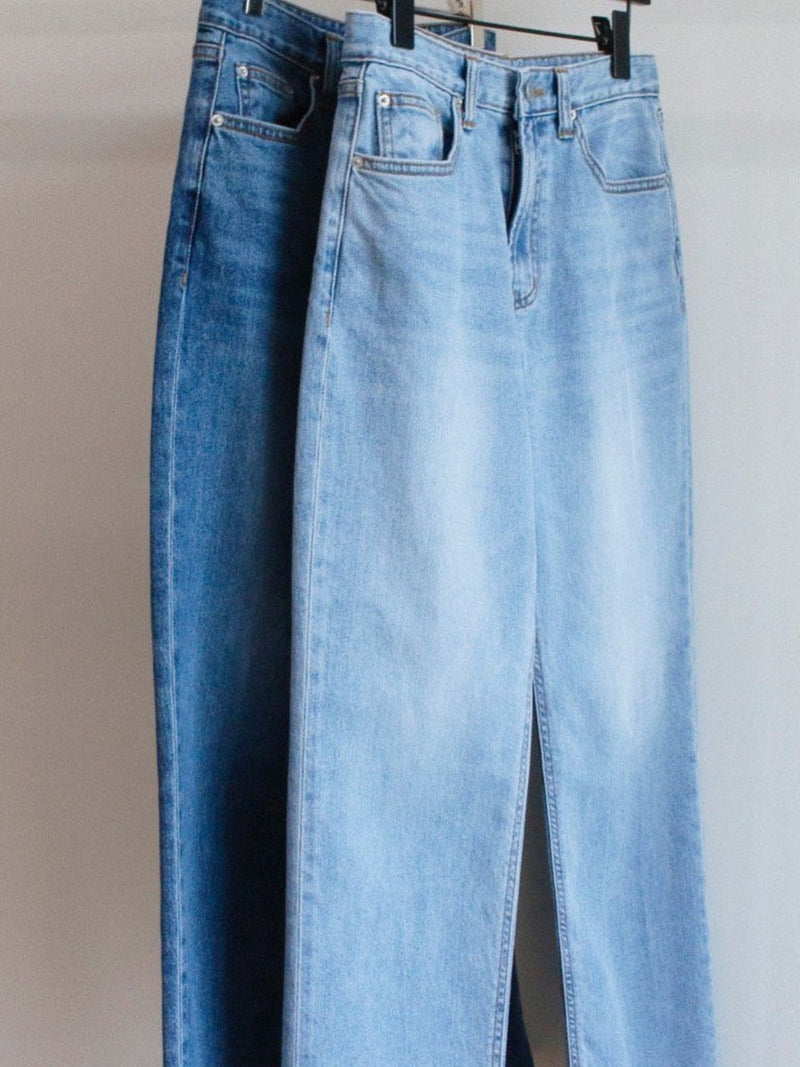 CLASSIC CUT DENIM JEANS