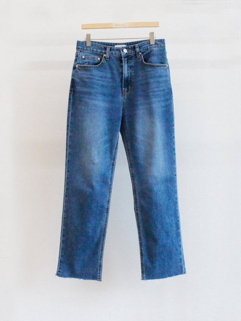 CLASSIC CUT DENIM JEANS