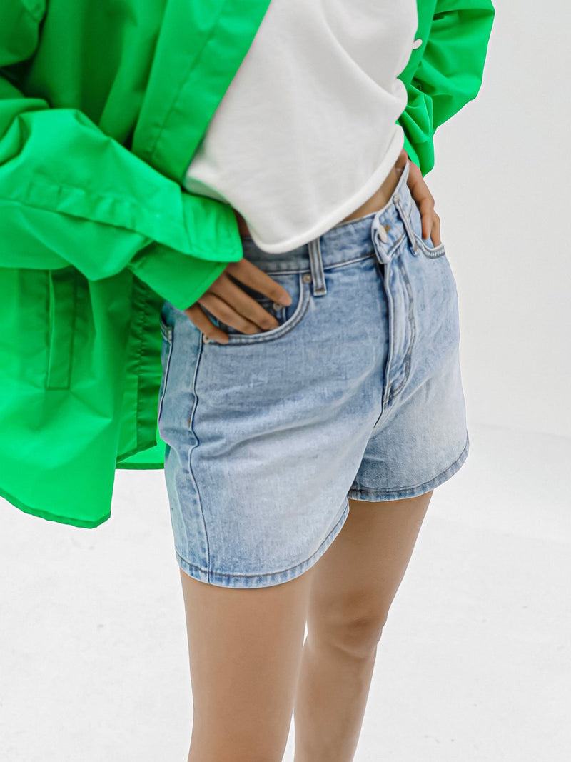 CLASSIC DENIM SHORTS