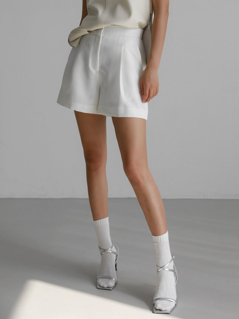 CLASSIC PLEATED DETAIL SHORTS