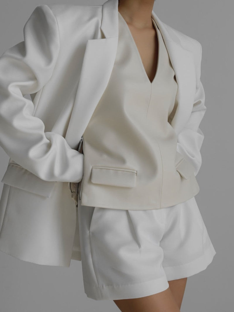 CLASSIC PLEATED DETAIL SHORTS