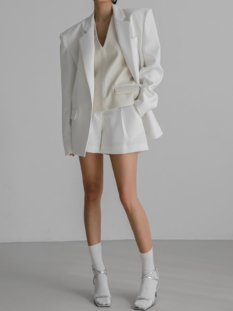 CLASSIC PLEATED DETAIL SHORTS