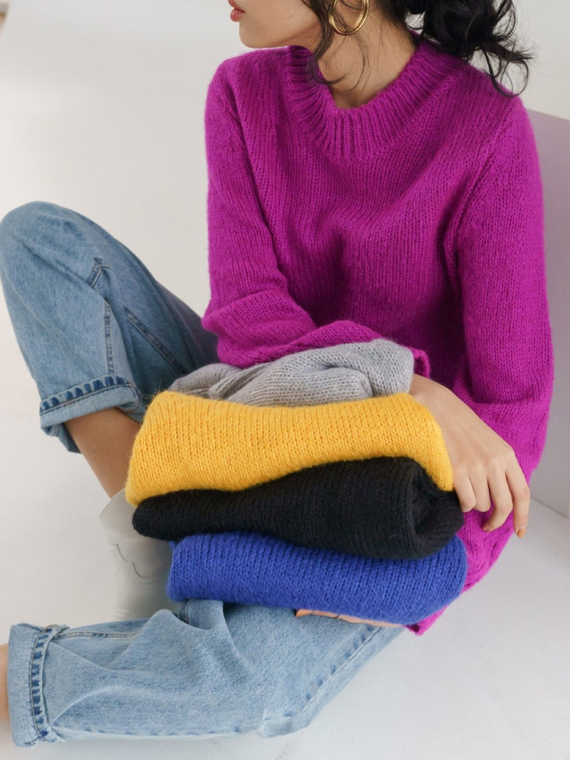 CLASSIC ROUND NECK WOOL SWEATER