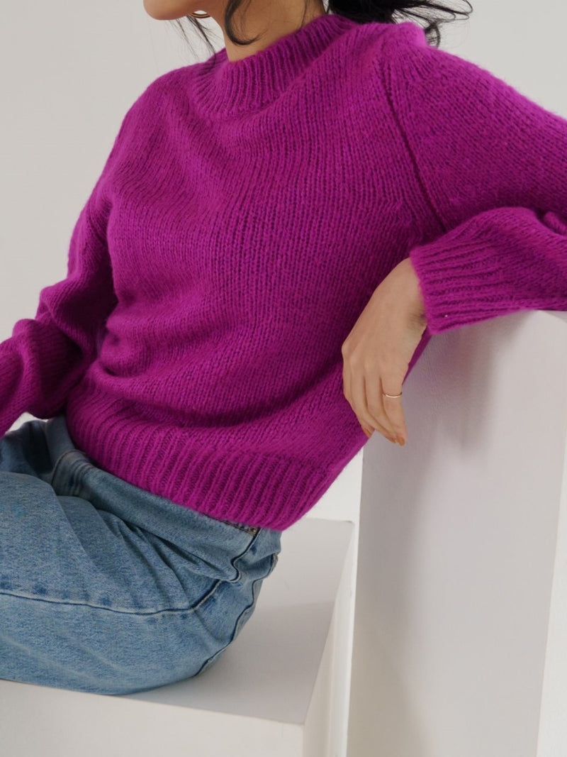 CLASSIC ROUND NECK WOOL SWEATER