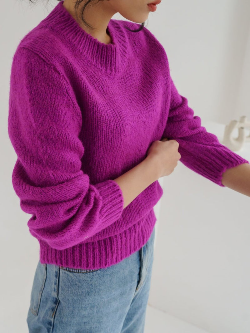 CLASSIC ROUND NECK WOOL SWEATER