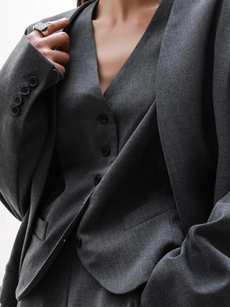 CLASSIC TAILORED BUTTON DOWN VEST