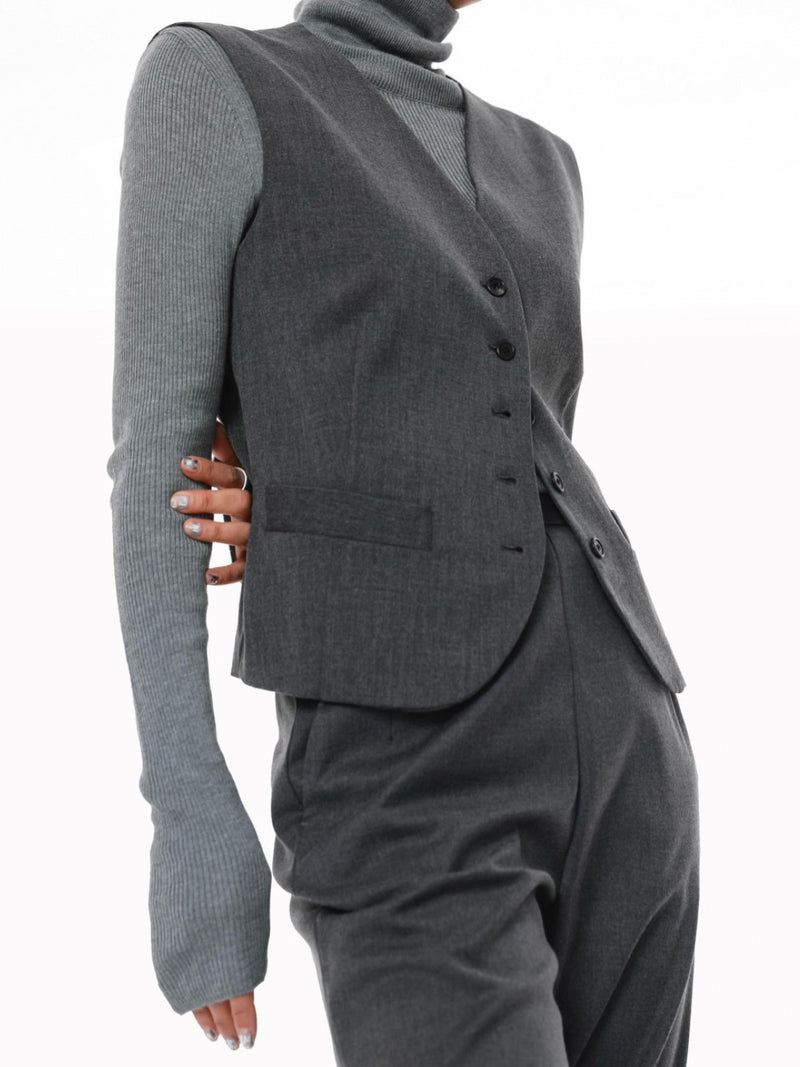 CLASSIC TAILORED BUTTON DOWN VEST