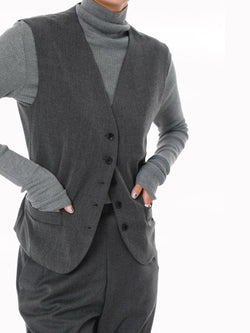CLASSIC TAILORED BUTTON DOWN VEST