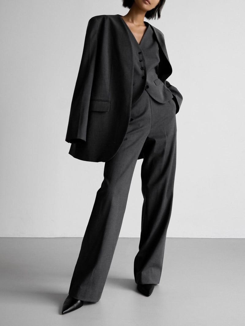 CLASSIC TAILORED BUTTON DOWN VEST