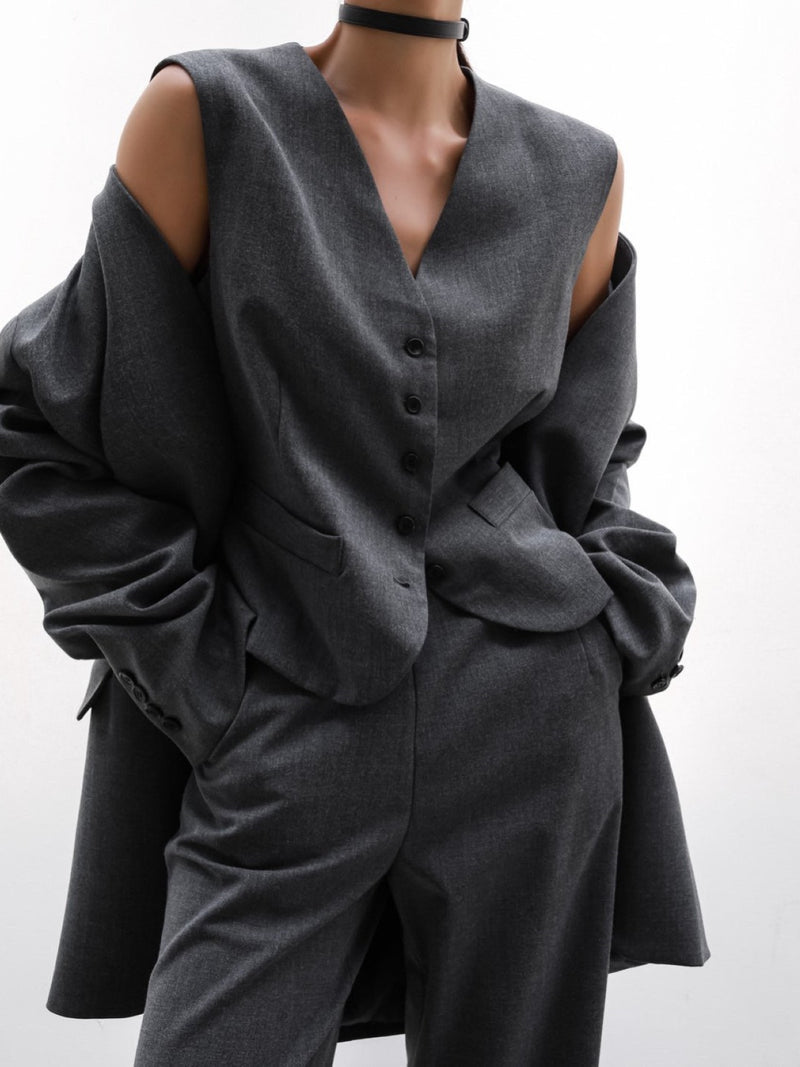 CLASSIC TAILORED BUTTON DOWN VEST