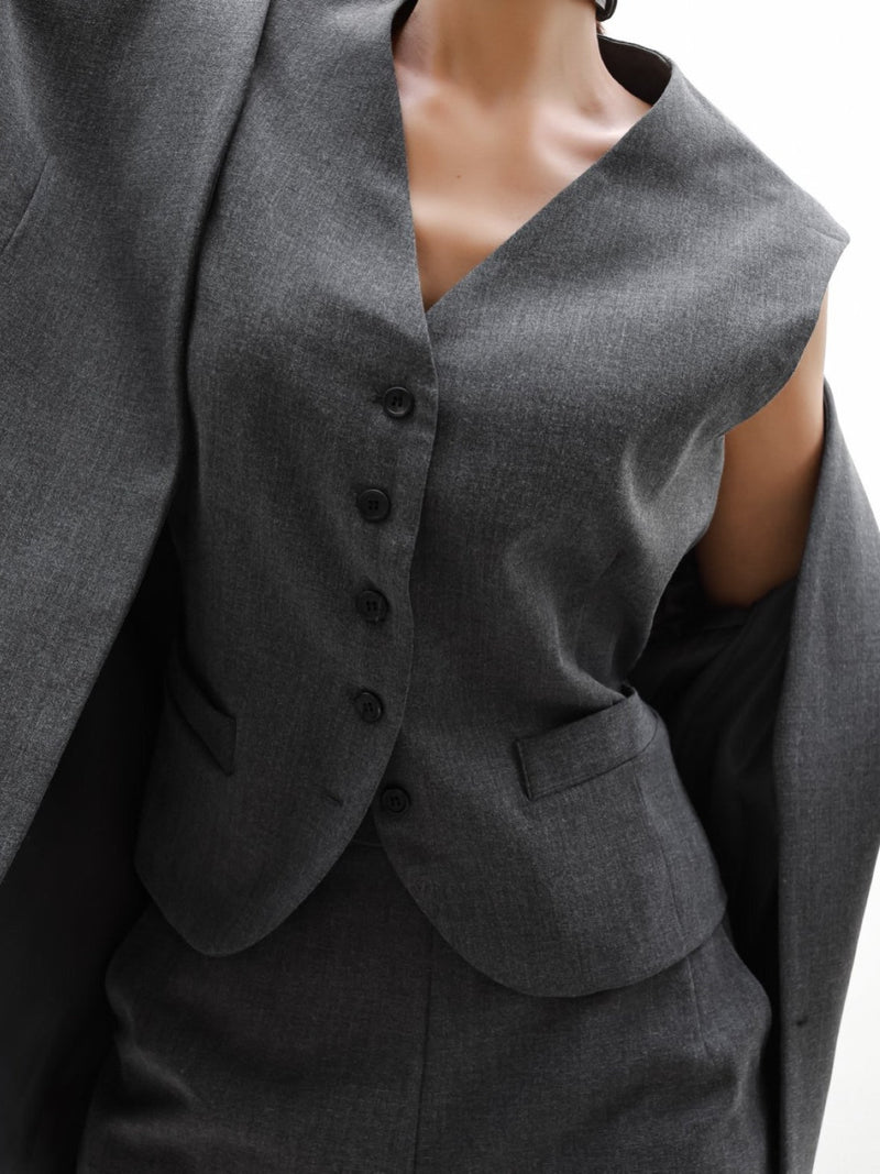 CLASSIC TAILORED BUTTON DOWN VEST