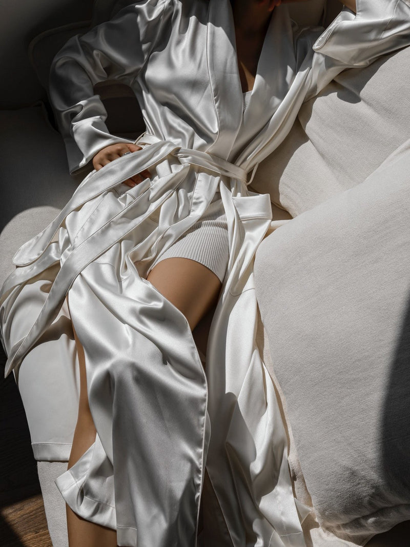 CLASSIC TRIMMED DETAIL SATIN ROBE COAT
