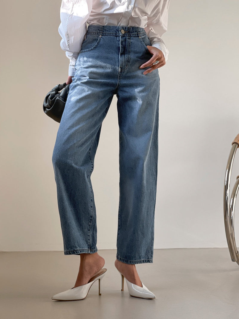 VOLUME WASHED BLUE DENIM JEANS