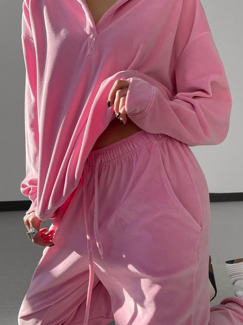 COLLARED VELOUR SWEATSHIRT