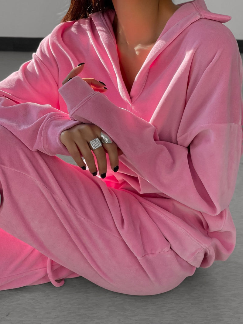 COLLARED VELOUR SWEATSHIRT