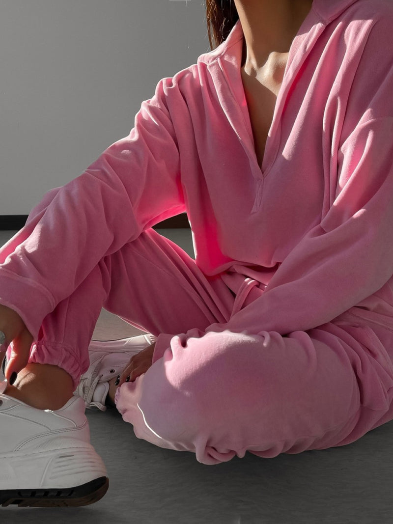 COLLARED VELOUR SWEATSHIRT