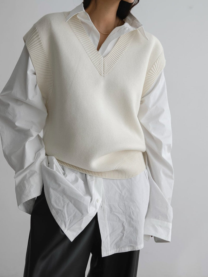 OVERSIZED V-NECK KNIT VEST
