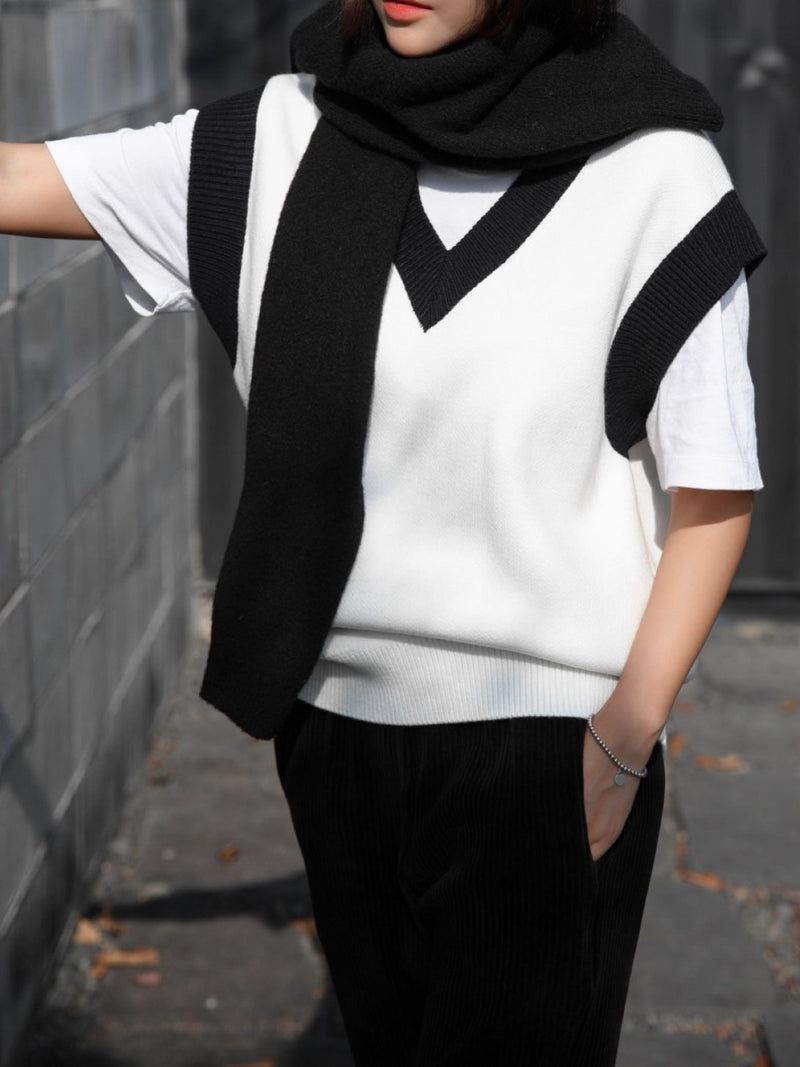 OVERSIZED V-NECK KNIT VEST