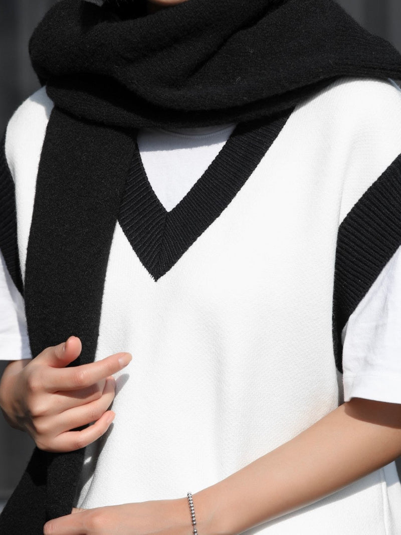 OVERSIZED V-NECK KNIT VEST