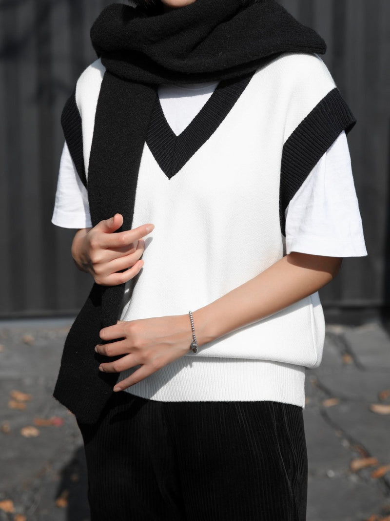 OVERSIZED V-NECK KNIT VEST