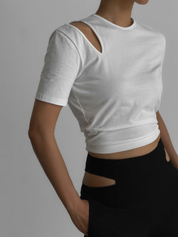 ONE SHOULDER CUT OUT DETAIL CROPPED T-SHIRT