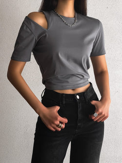 ONE SHOULDER CUT OUT DETAIL CROPPED T-SHIRT