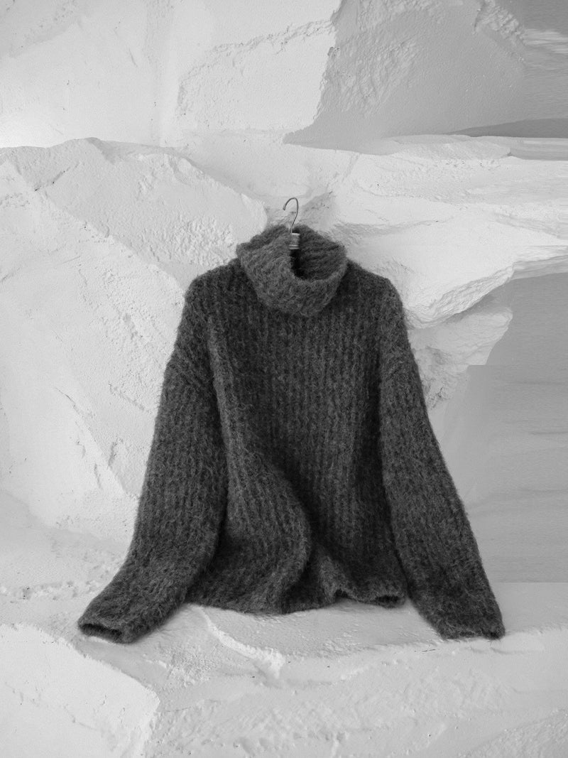 OVERSIZED ALPACA RIBBED TURTLENECK