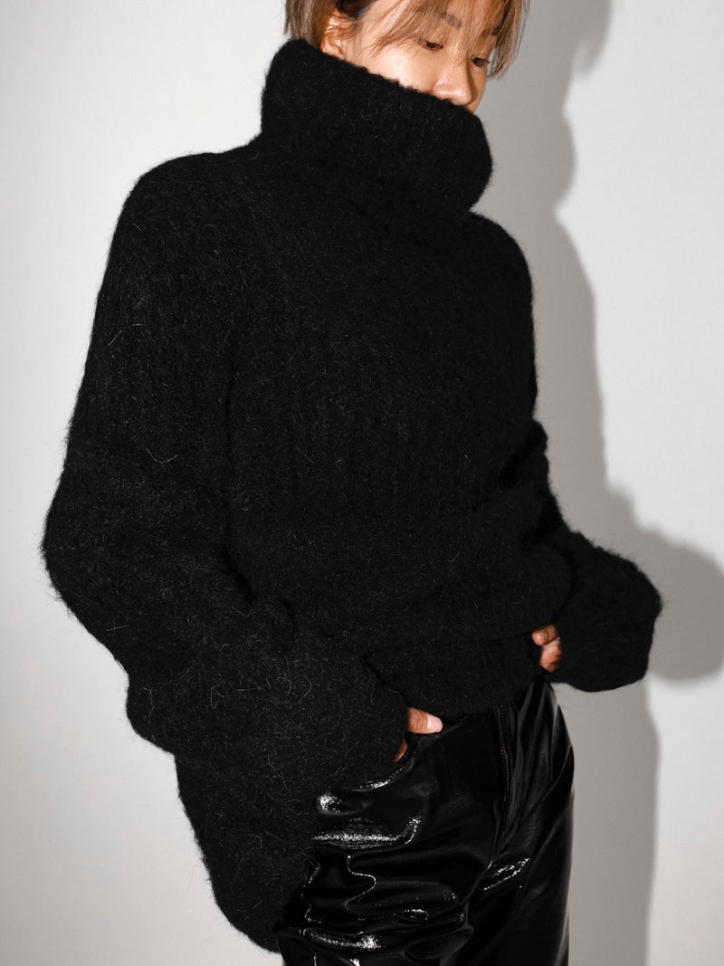 OVERSIZED ALPACA RIBBED TURTLENECK