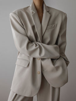 OVERSIZED THREE SINGLE BUTTON BLAZER