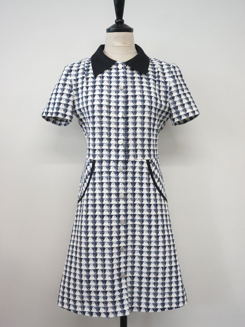 A line frock with collar clearance