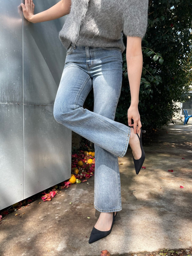 SEMI FLARED DENIM JEANS