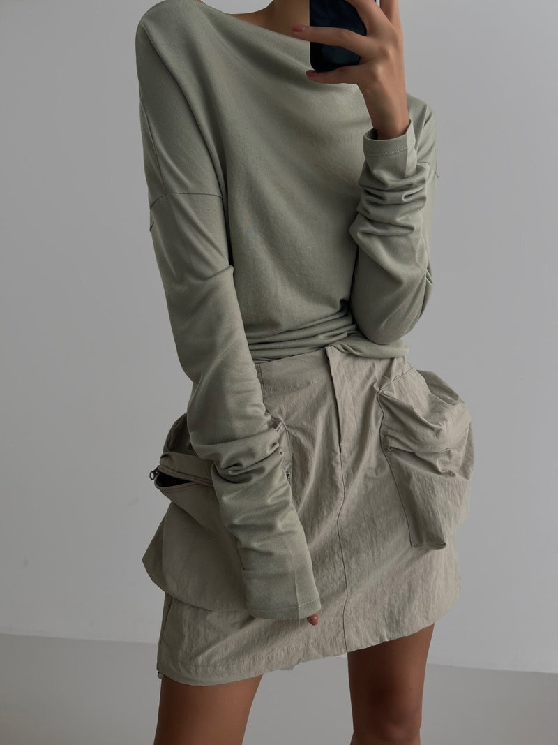 SIDE SHIRRED DRAPED DETAIL BOATNECK TOP