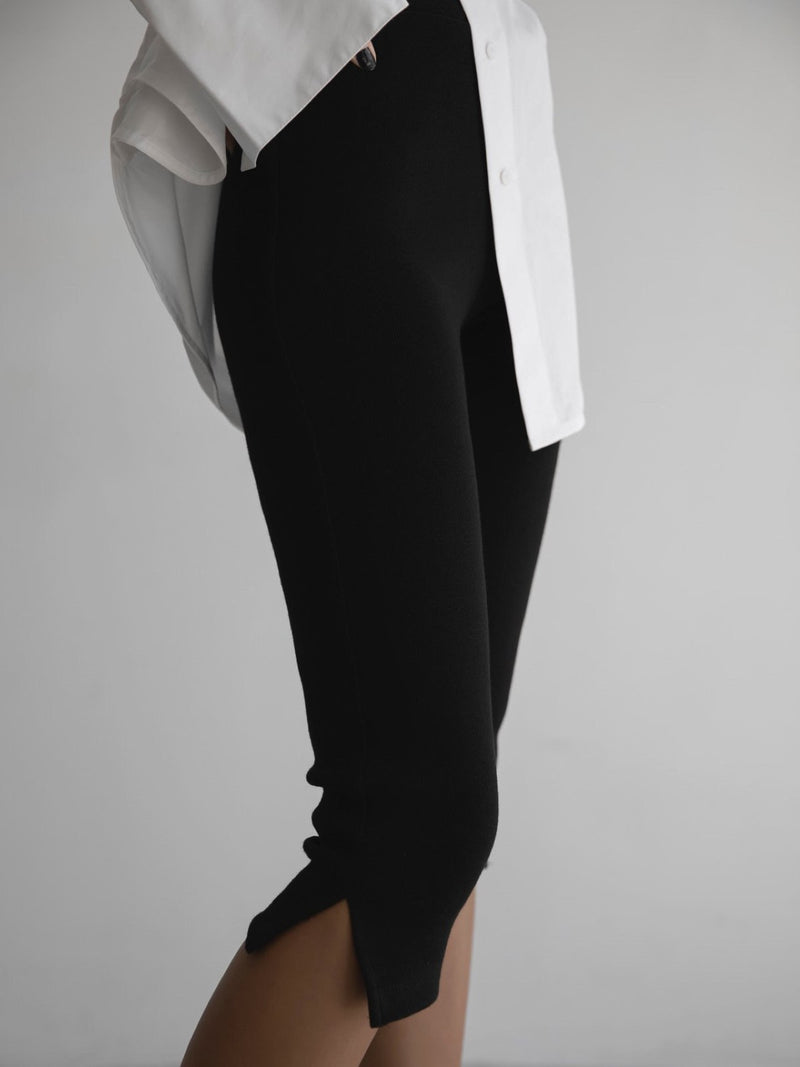 SLIT DETAIL HALF LEGGING PANTS