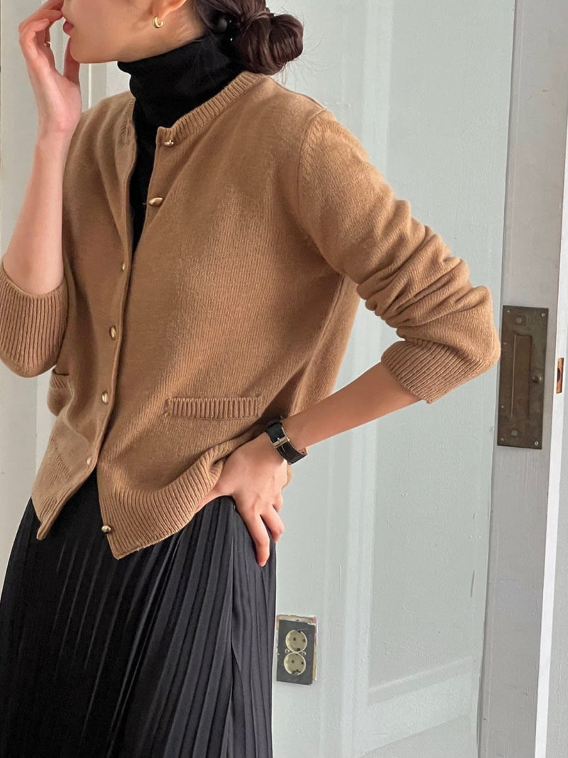 SOAP BUTTON ROUND NECK CARDIGAN