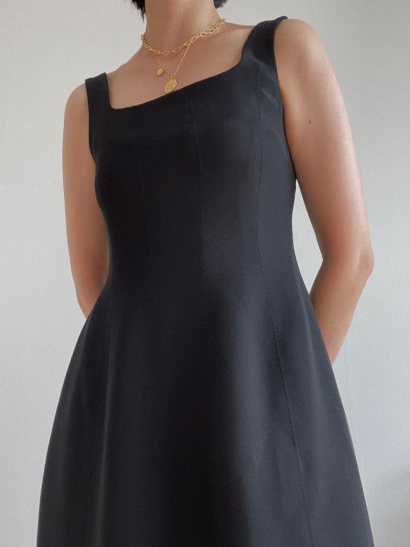 SQUARE NECK SLEEVELESS DRESS