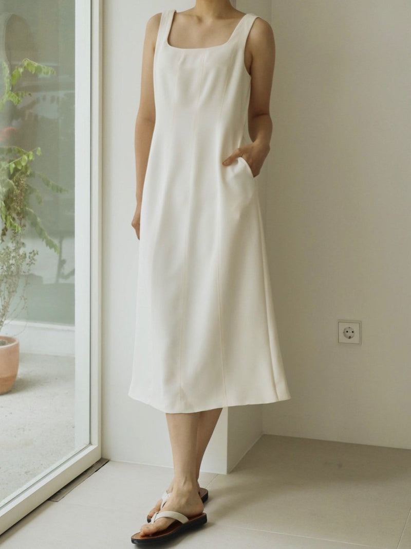 SQUARE NECK SLEEVELESS DRESS