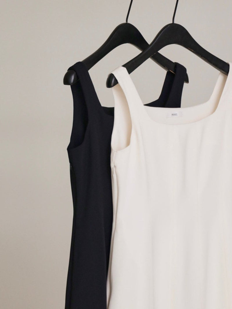 SQUARE NECK SLEEVELESS DRESS