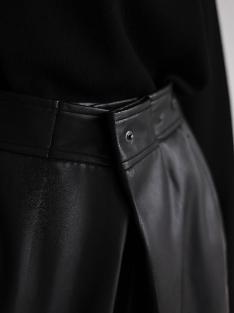 TWO-WAY DETAIL VEGAN LEATHER BERMUDA SHORTS