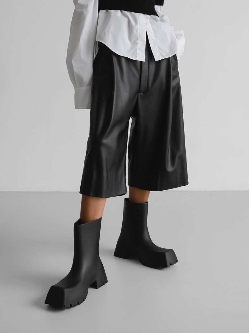 TWO-WAY DETAIL VEGAN LEATHER BERMUDA SHORTS