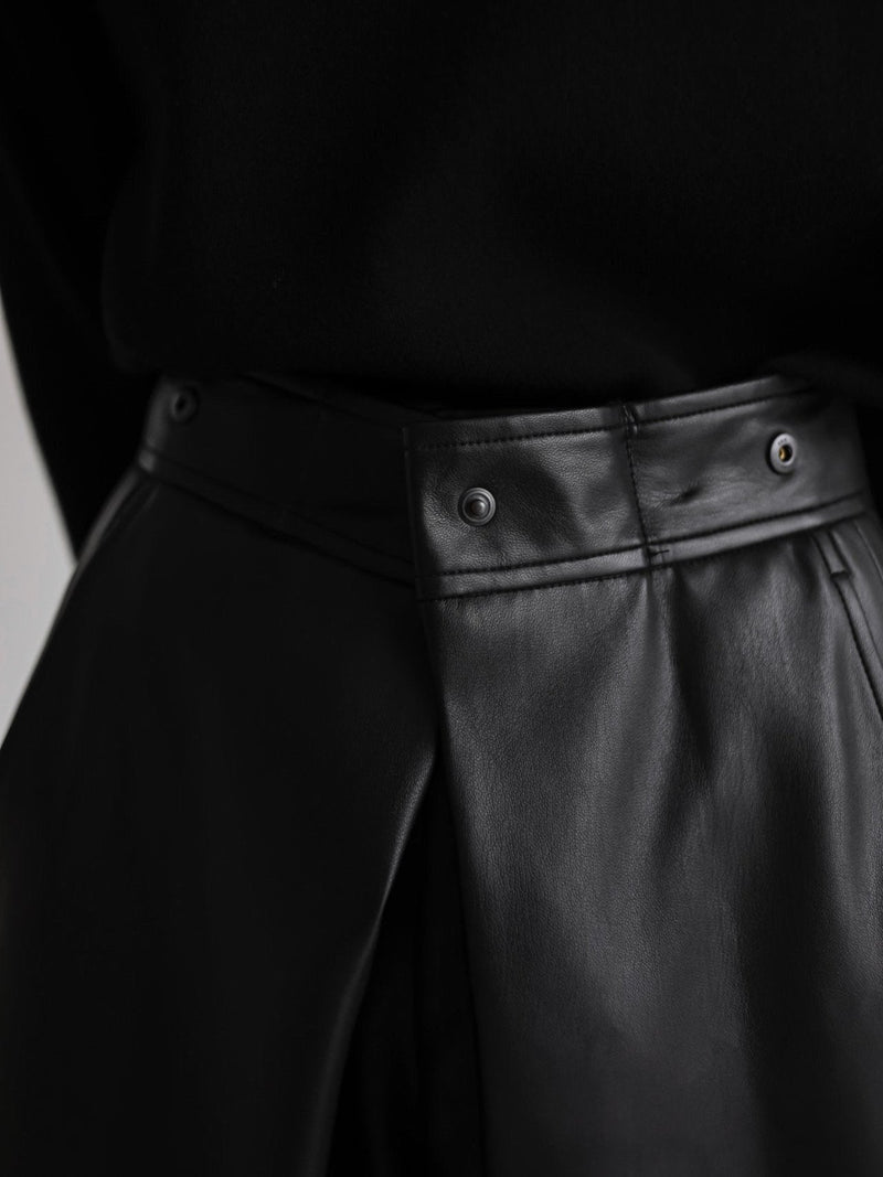 TWO-WAY DETAIL VEGAN LEATHER BERMUDA SHORTS