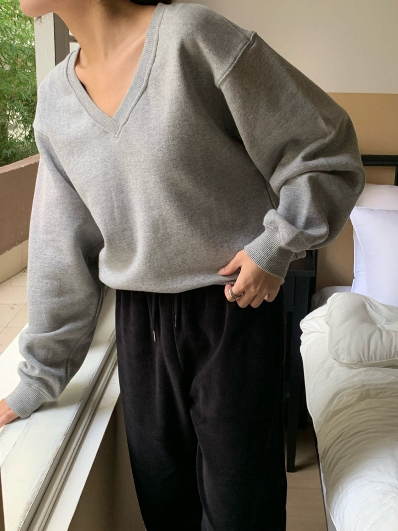 V NECK OVERSIZED SWEATSHIRT