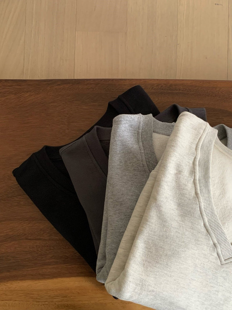 V NECK OVERSIZED SWEATSHIRT